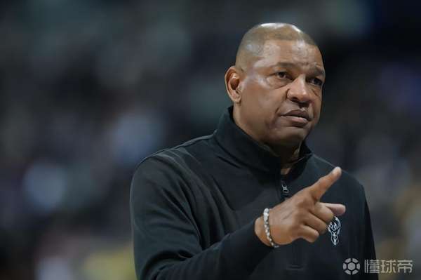 执教27载终落幕 老帅里弗斯笑谈退休：是时候告别了